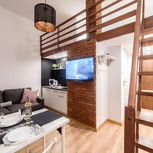 2 Nights - Great Location, Right Next To Main Rail And Bus Station, 10 Min To Main Square By Foot 3* Cracovia